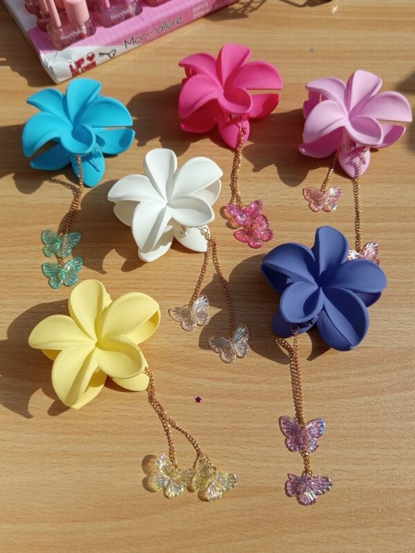 Flower Matte Butterfly chain