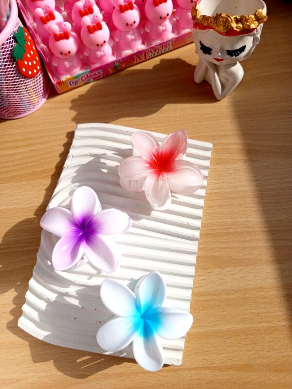 flower Clutcher (large)