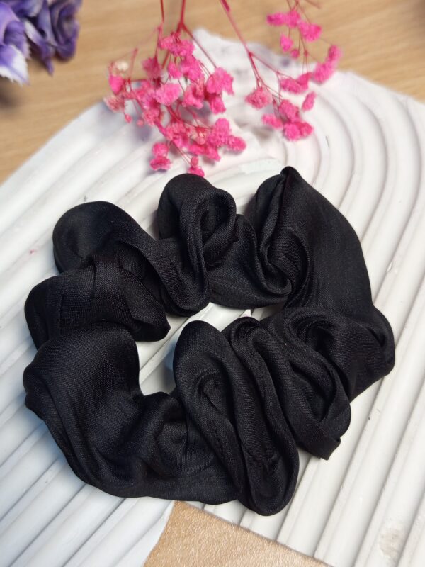 Black silk small scrunchies 🎀