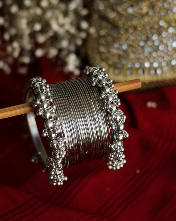 Silver Metal Bangals (sawa 2 size)
